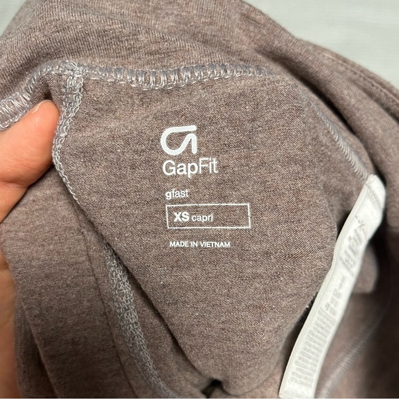GapFit GFast Capri Leggings - Picture 2 of 3